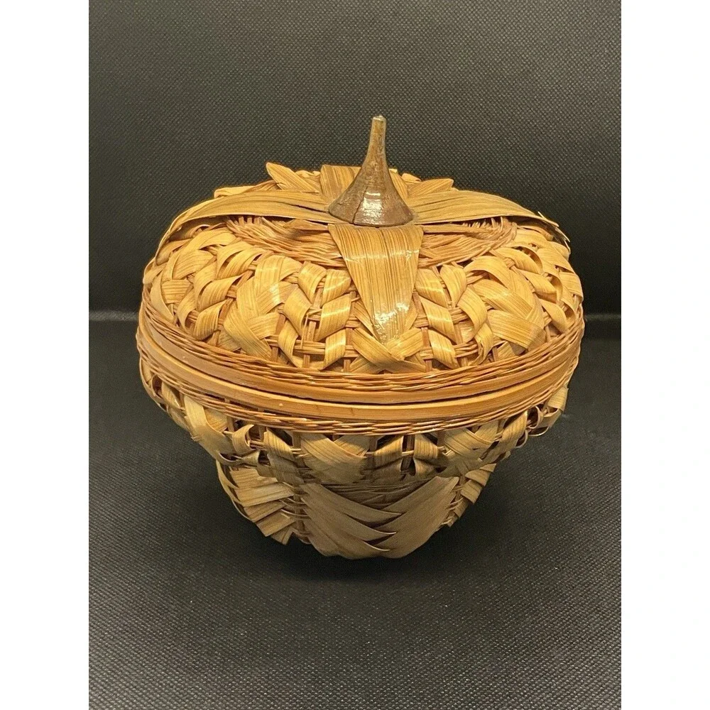 Acorn Shaped Brown Woven Wicker Basket w/ Lid Autumn Fall Thanksgiving 5.5”